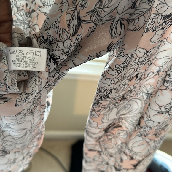 Violet & Claire pink, floral, long sleeve blouse- size 1X - Picture 9 of 9